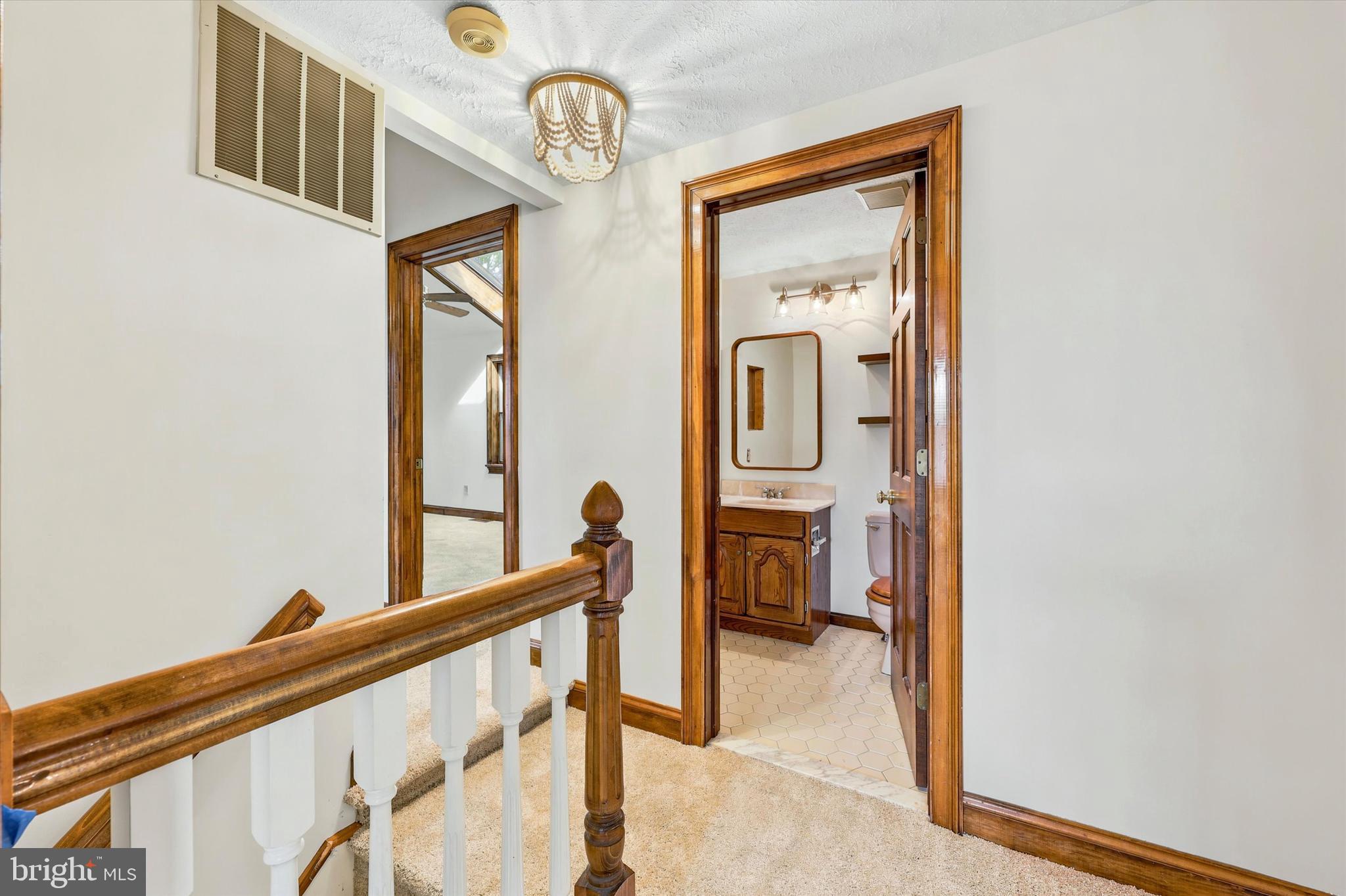 STURBRIDGE - Residential
