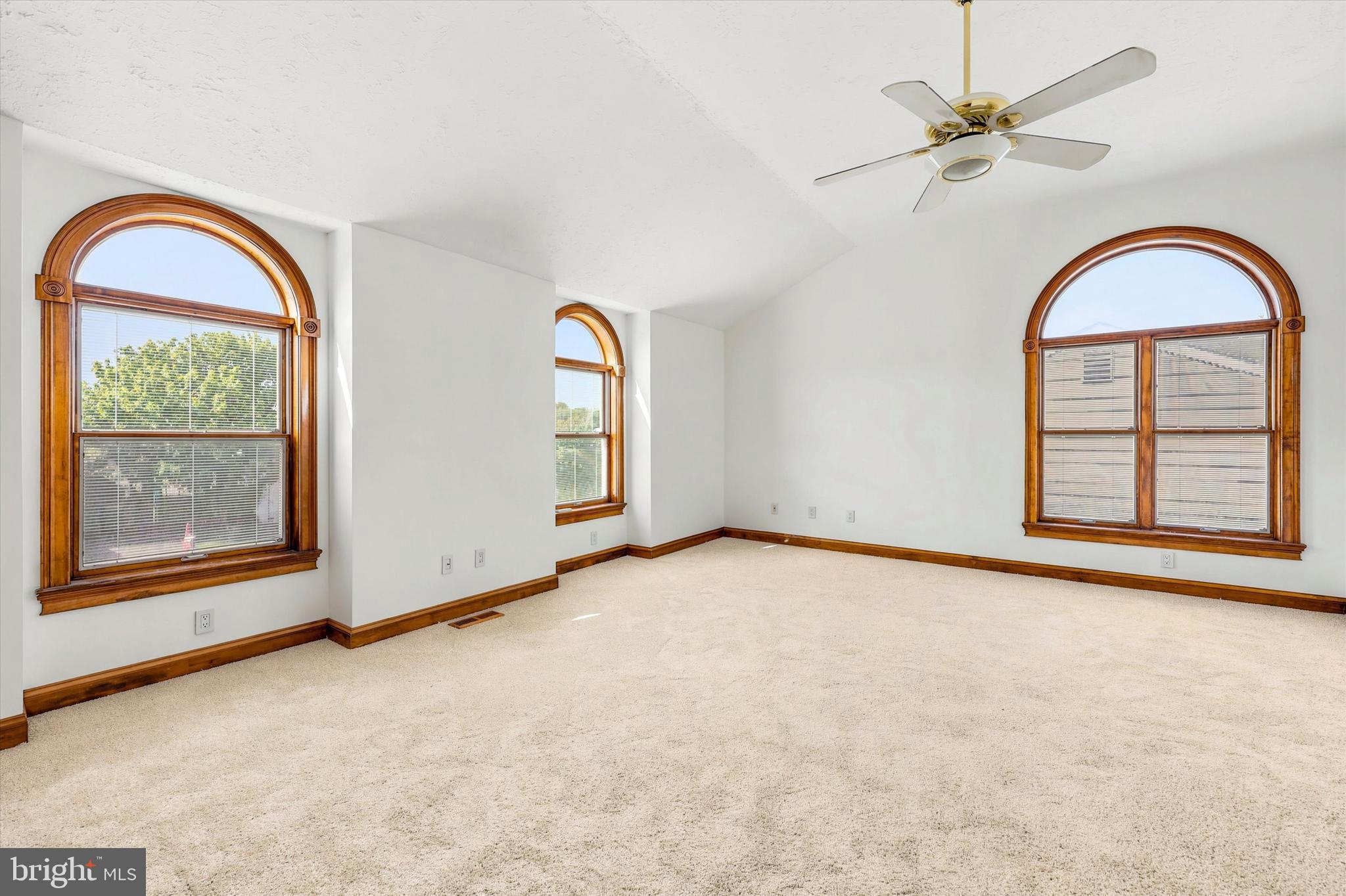 STURBRIDGE - Residential