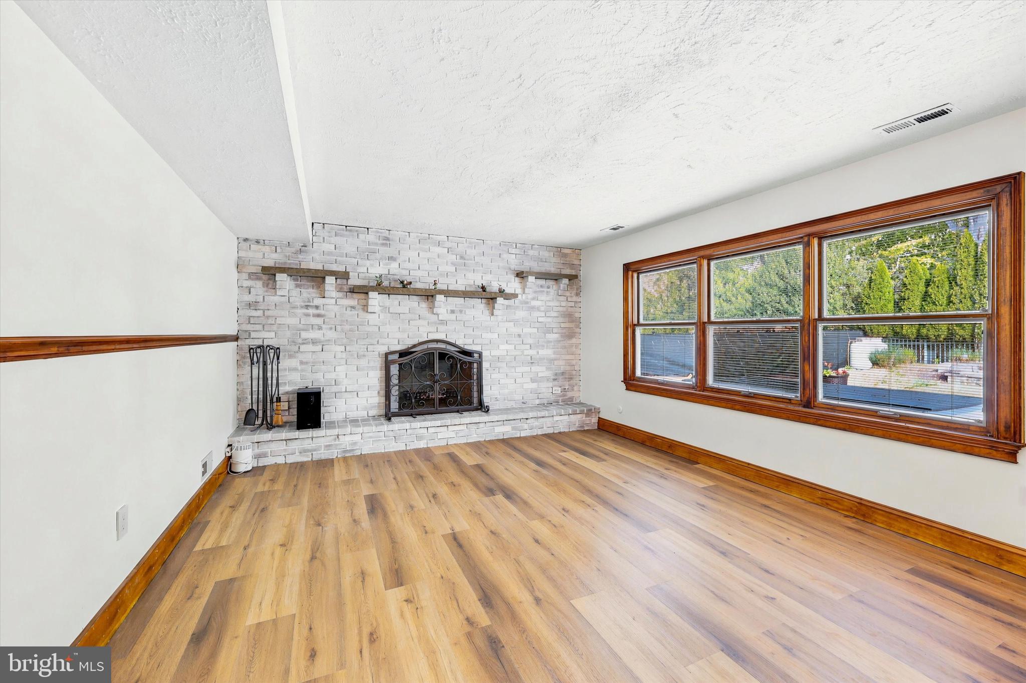STURBRIDGE - Residential