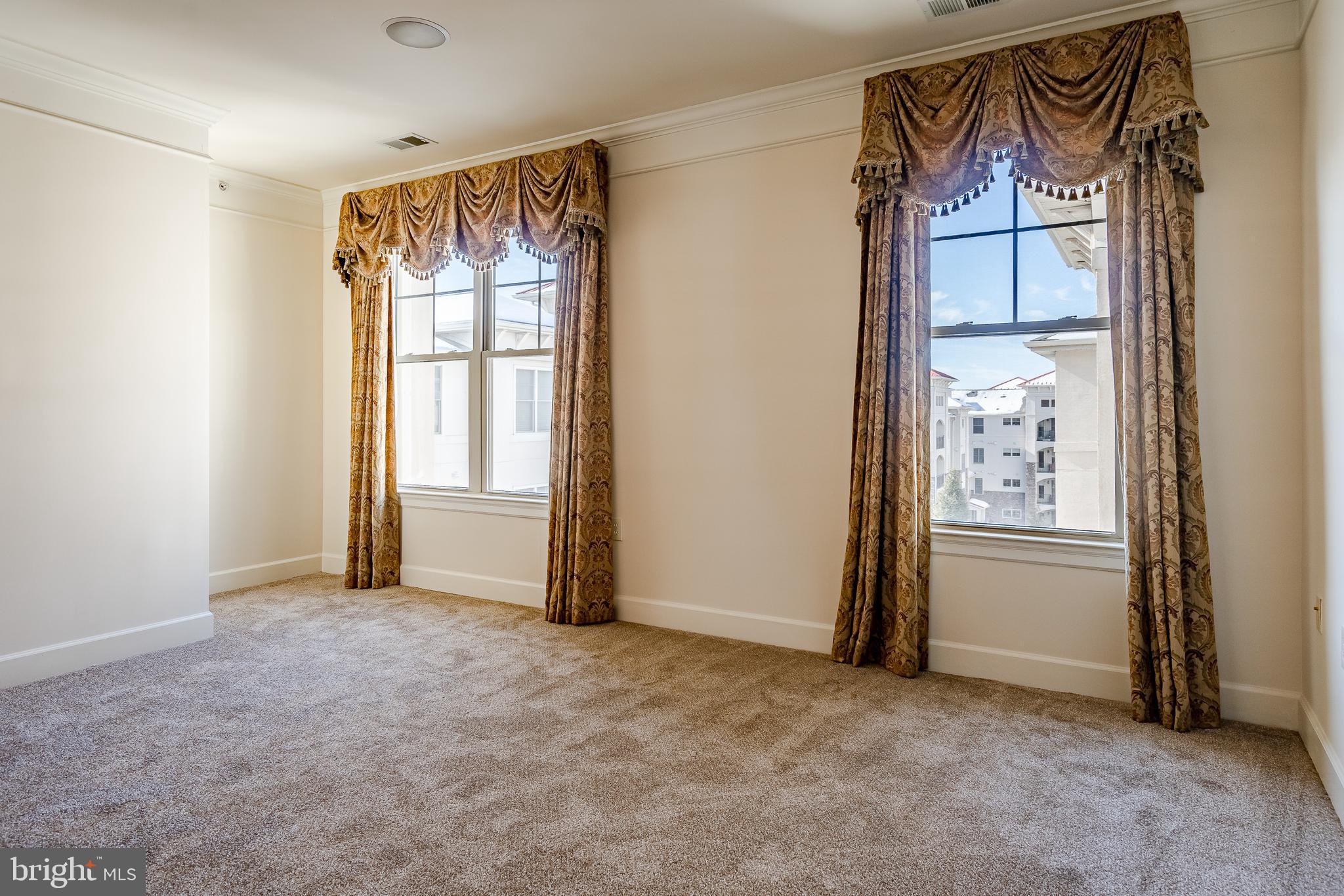 TERRAZZA NEWTOWN SQR - Residential