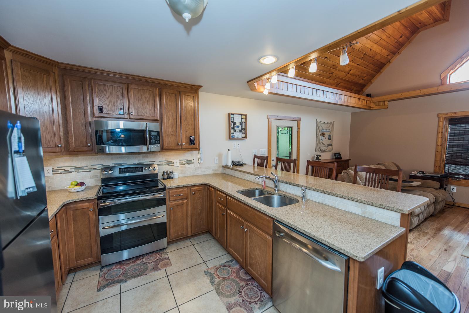 COLONIAL VILLAGE - Residential