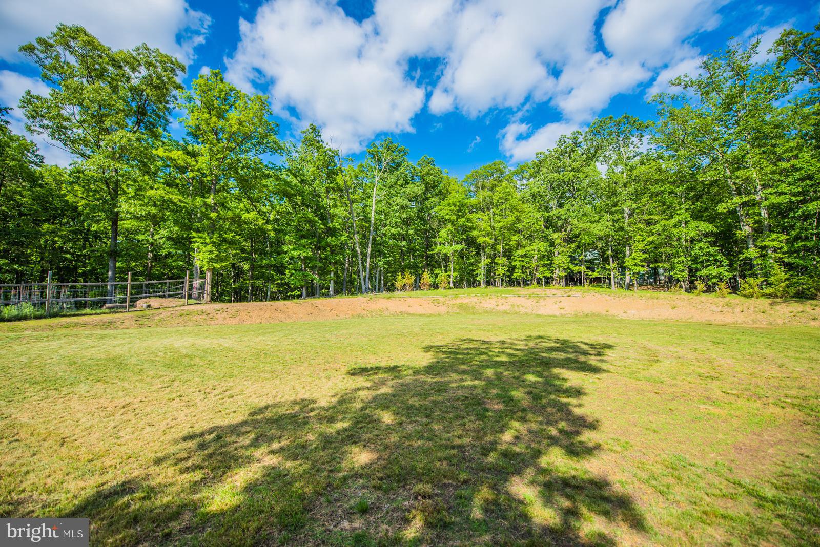 COLONIAL VILLAGE - Residential