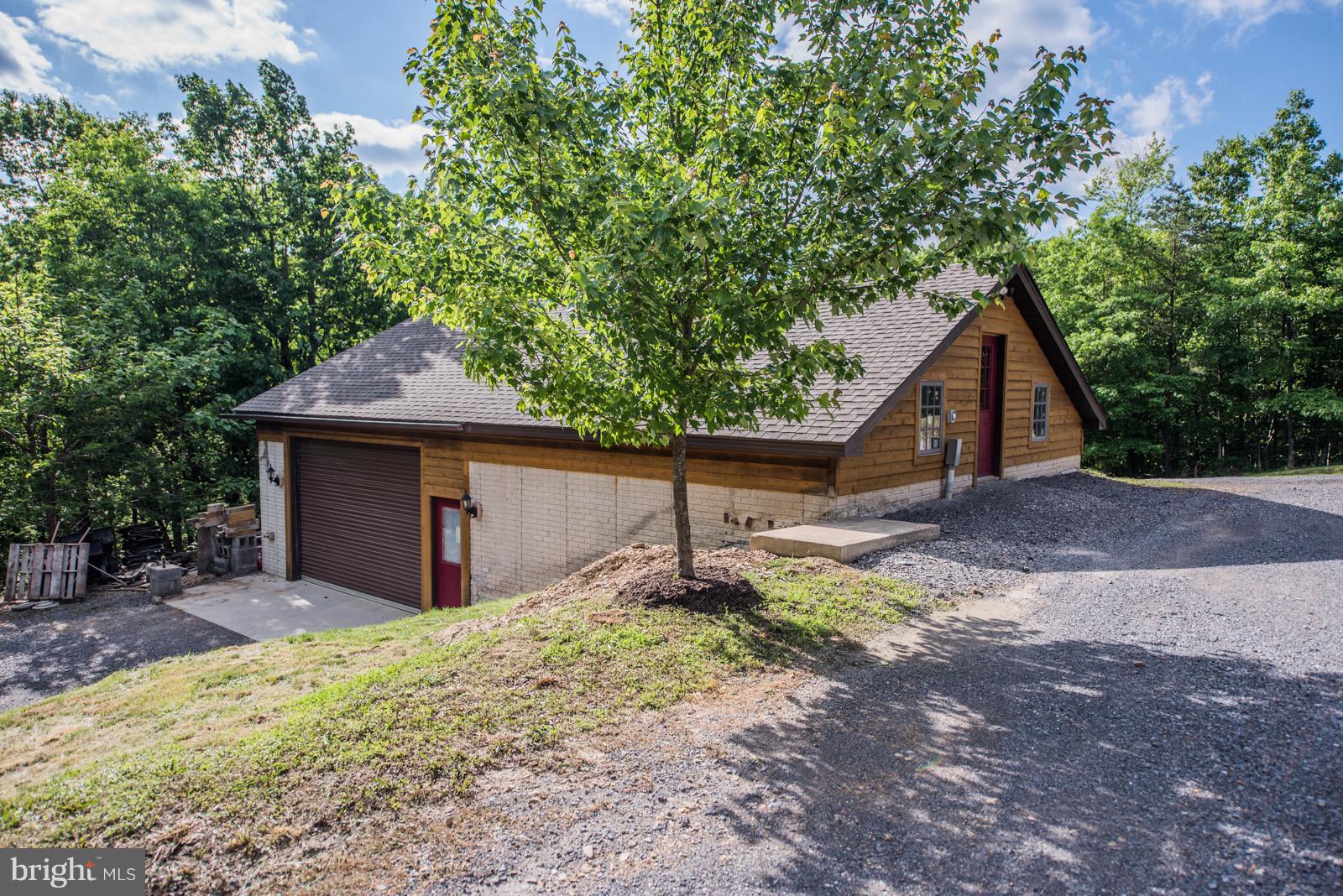 COLONIAL VILLAGE - Residential