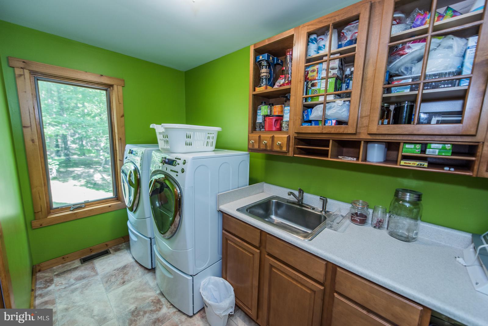 COLONIAL VILLAGE - Residential