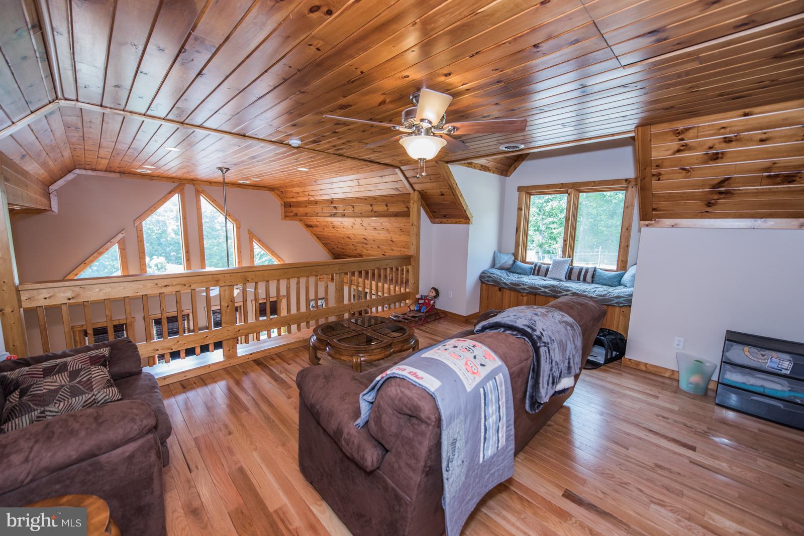 COLONIAL VILLAGE - Residential