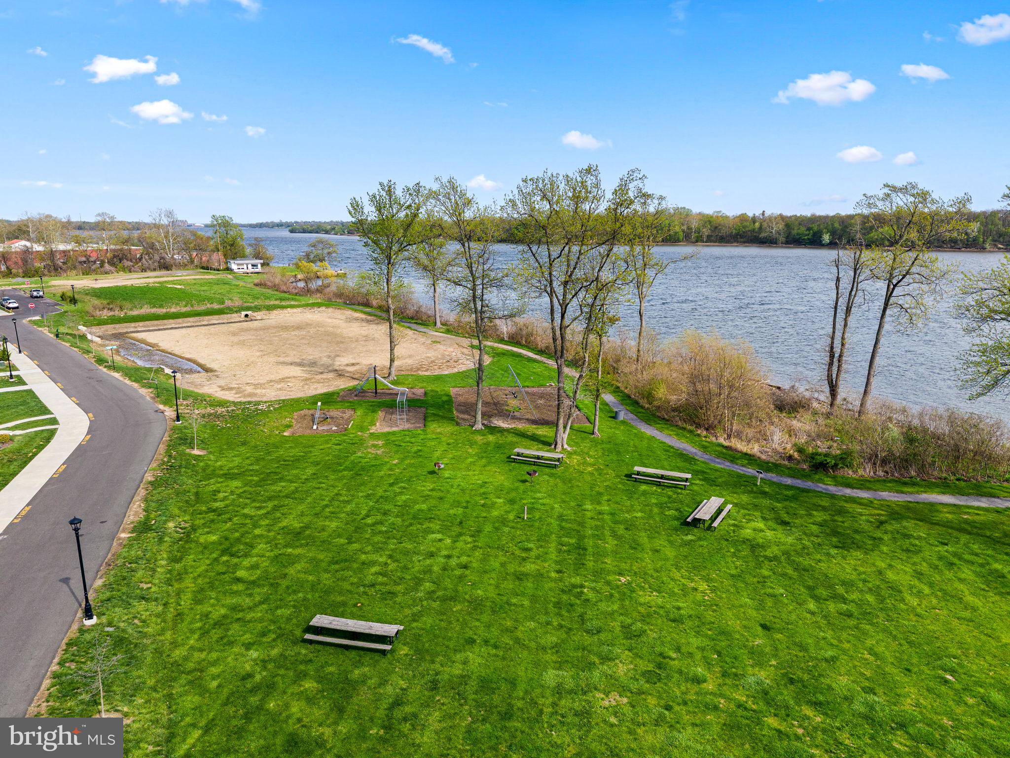 WATERSIDE - Residential