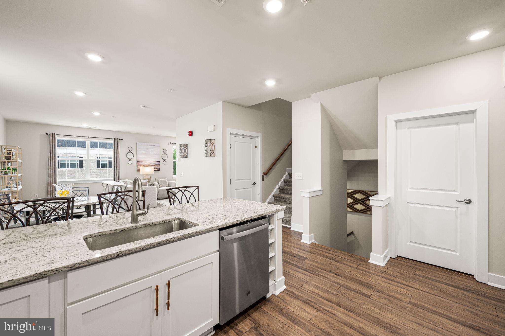WATERSIDE - Residential