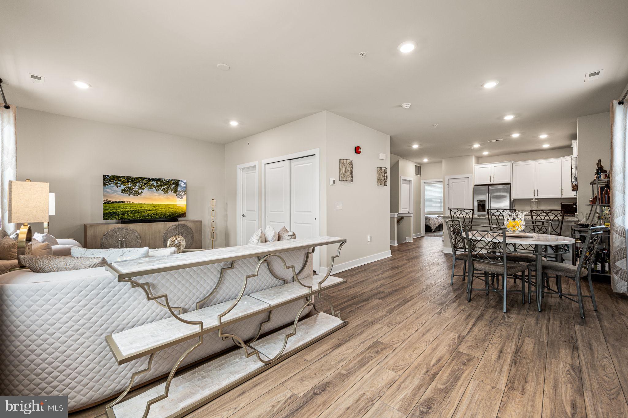 WATERSIDE - Residential
