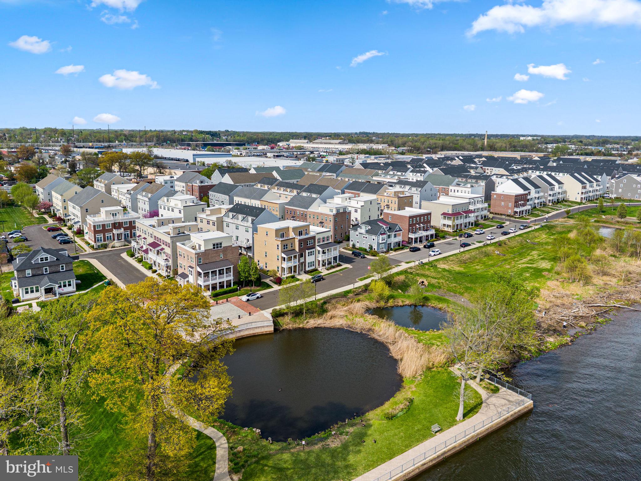 WATERSIDE - Residential