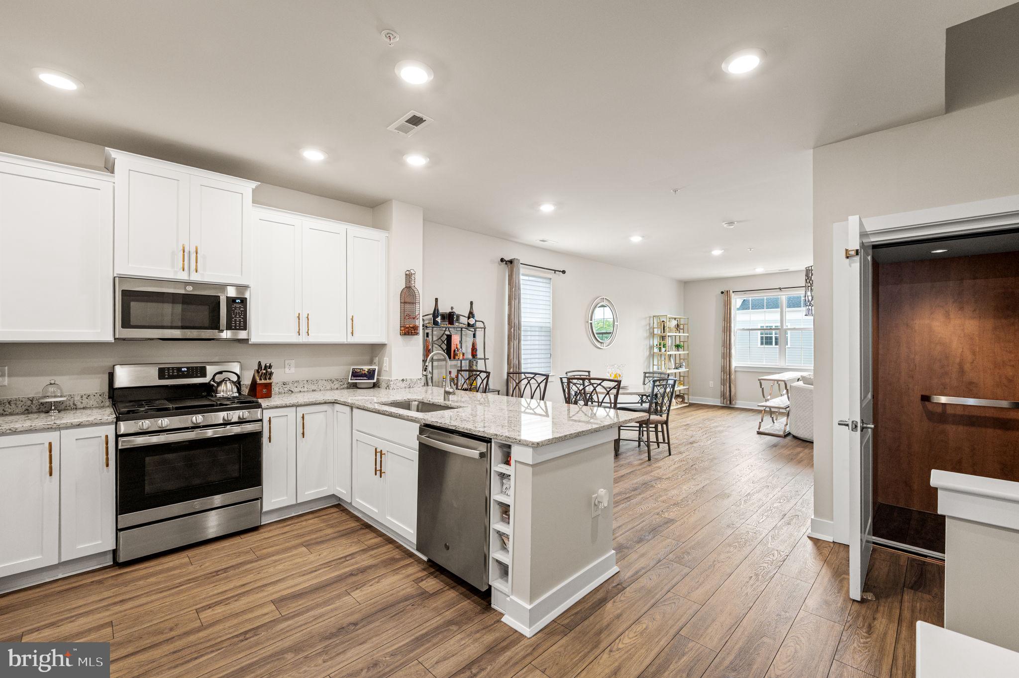 WATERSIDE - Residential