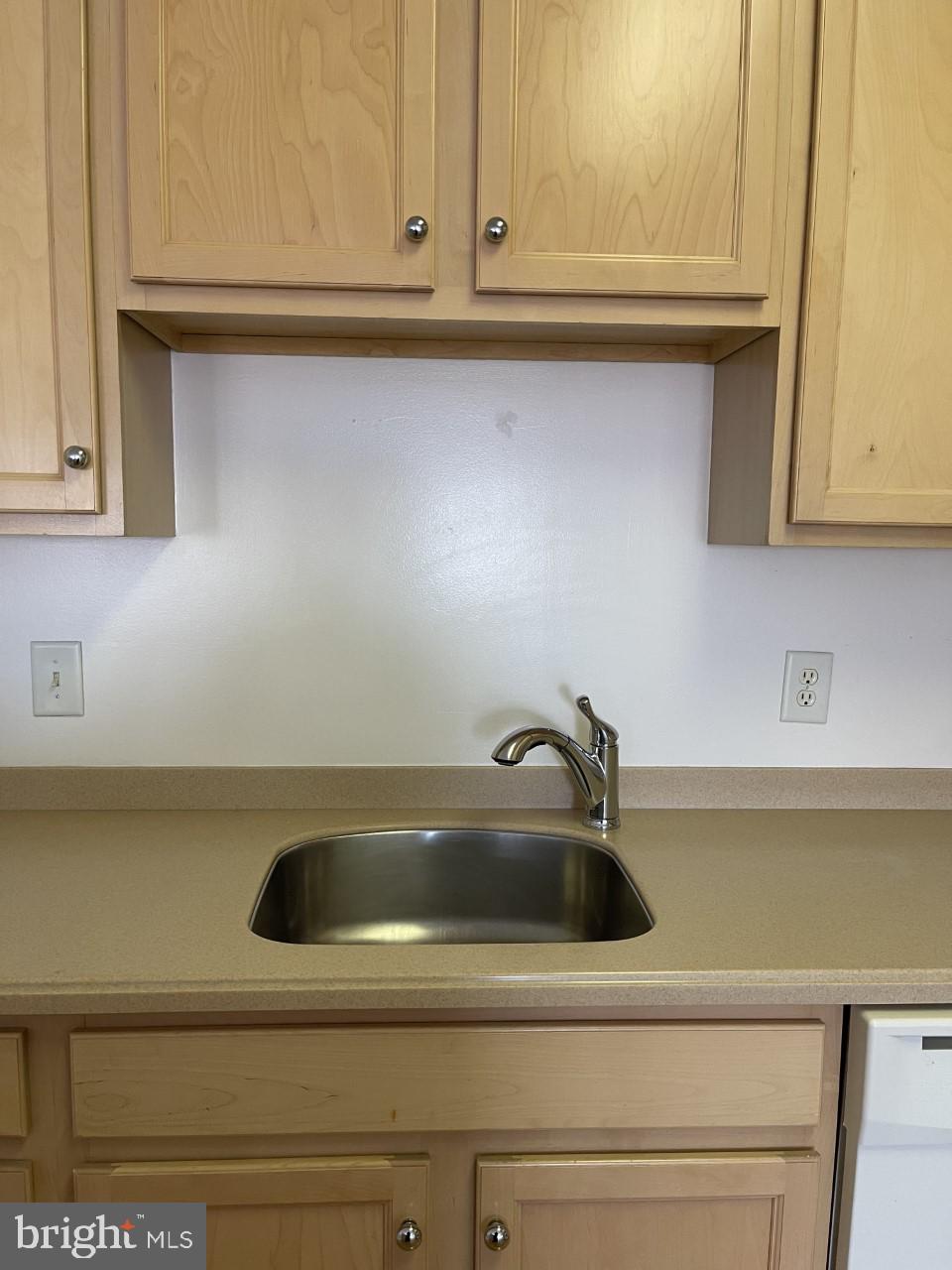 POTOMAC POINTE CONDOMINI - Residential Lease