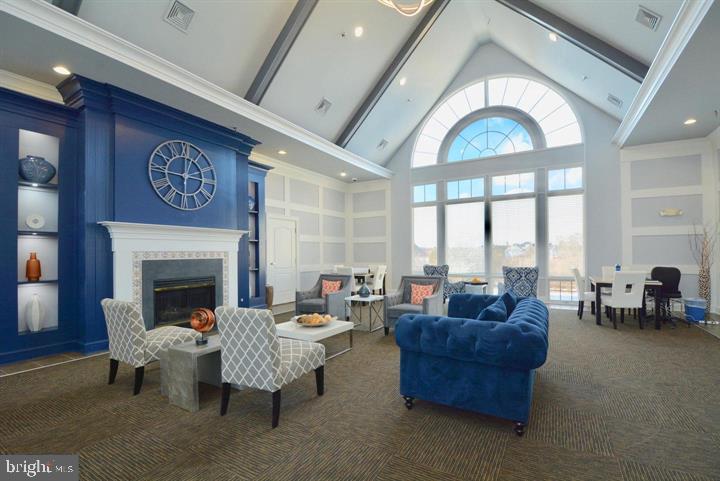 POTOMAC POINTE CONDOMINI - Residential Lease