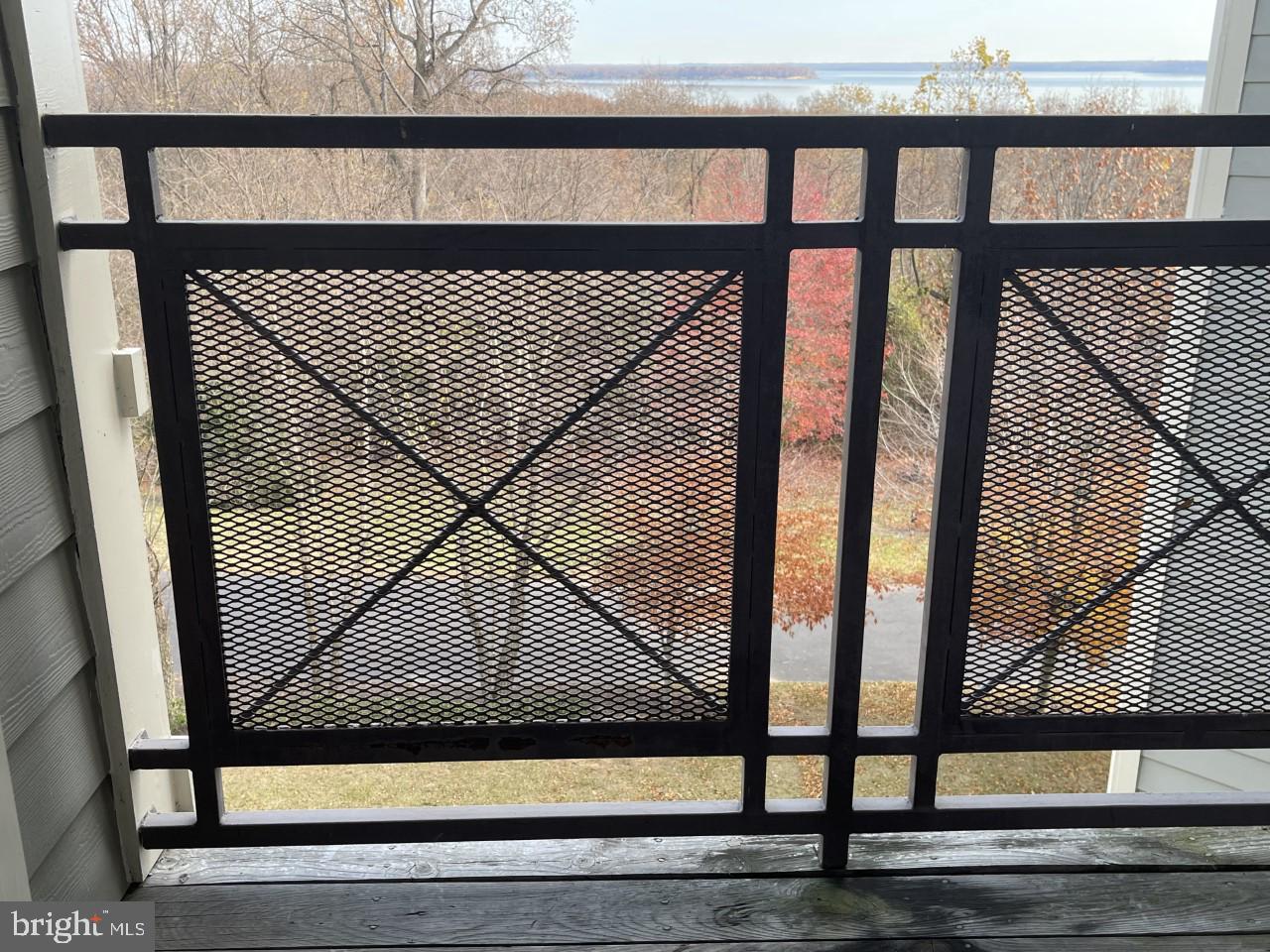 POTOMAC POINTE CONDOMINI - Residential Lease