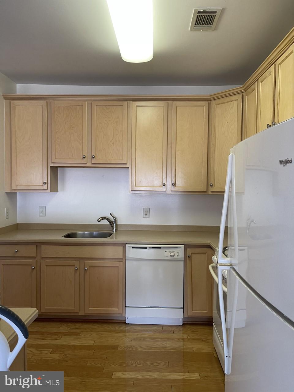 POTOMAC POINTE CONDOMINI - Residential Lease