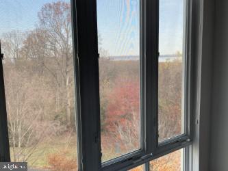 POTOMAC POINTE CONDOMINI - Residential Lease