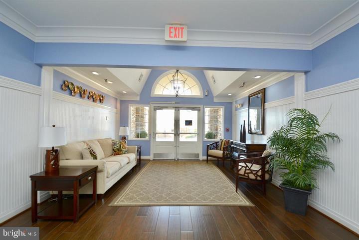 POTOMAC POINTE CONDOMINI - Residential Lease