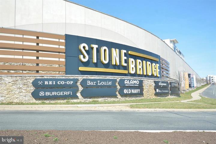 POTOMAC POINTE CONDOMINI - Residential Lease