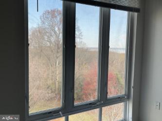 POTOMAC POINTE CONDOMINI - Residential Lease