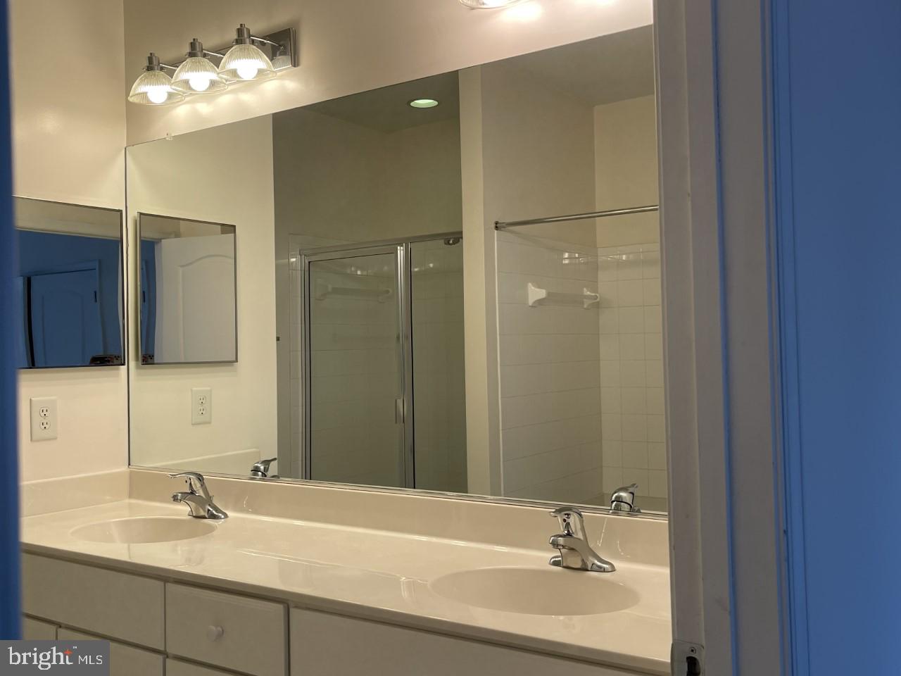 POTOMAC POINTE CONDOMINI - Residential Lease