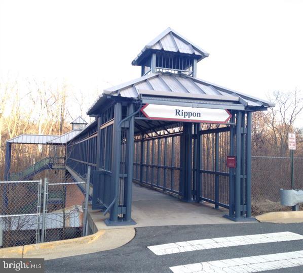 POTOMAC POINTE CONDOMINI - Residential Lease