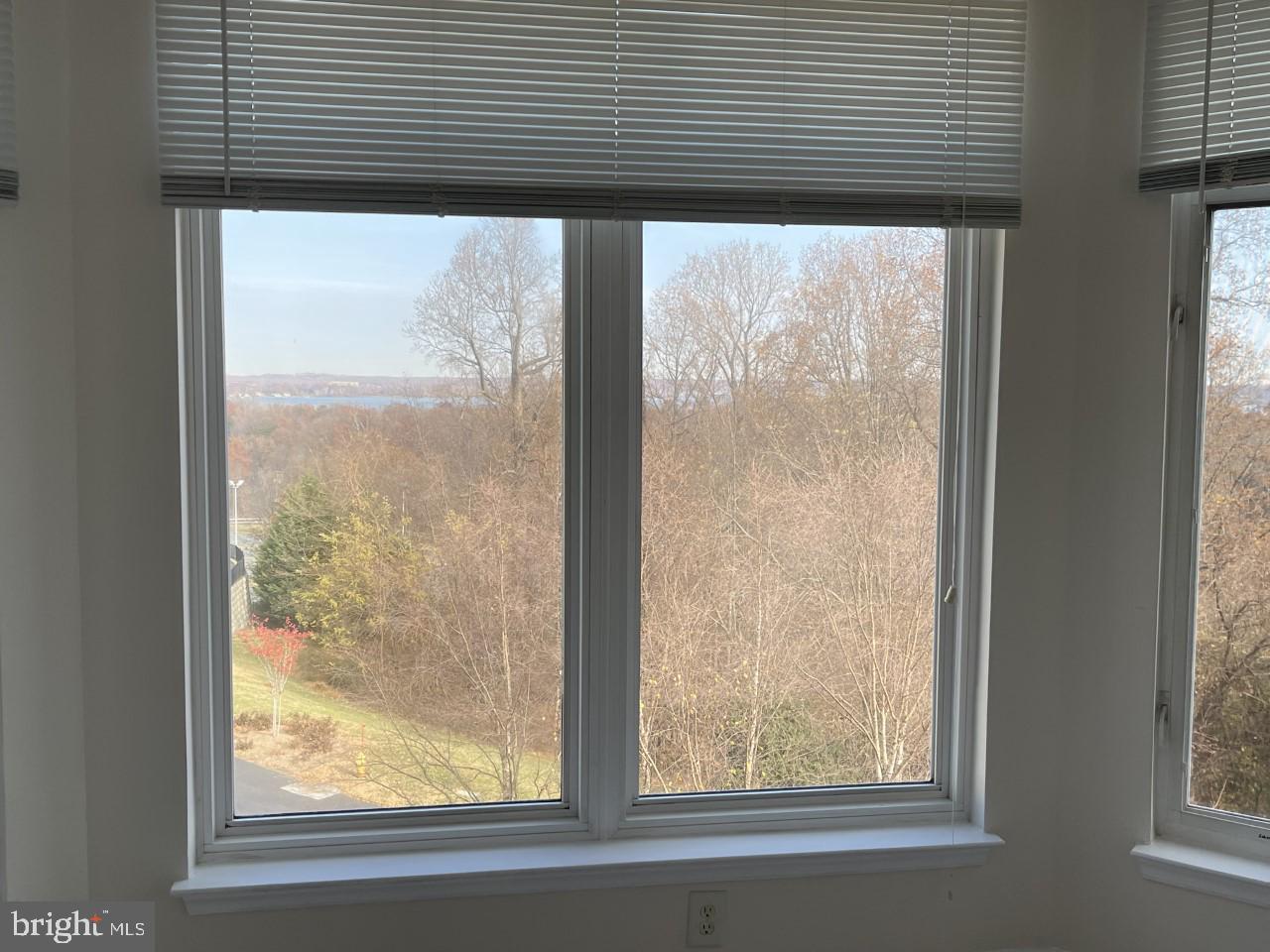 POTOMAC POINTE CONDOMINI - Residential Lease