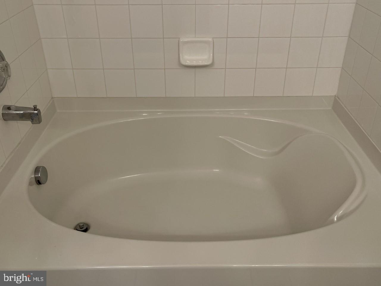 POTOMAC POINTE CONDOMINI - Residential Lease