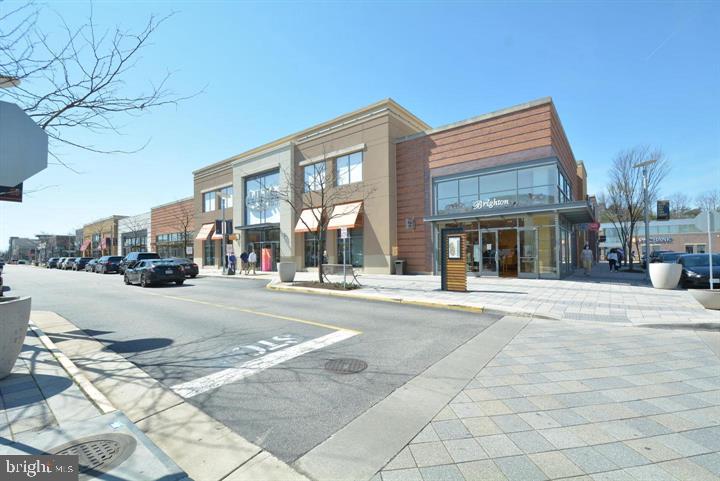 POTOMAC POINTE CONDOMINI - Residential Lease