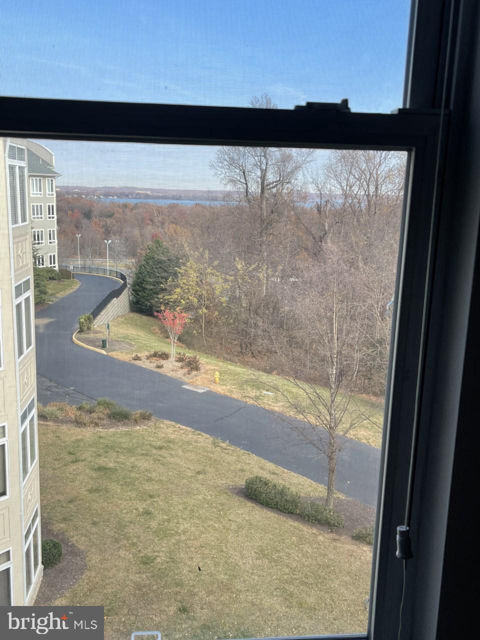 POTOMAC POINTE CONDOMINI - Residential Lease