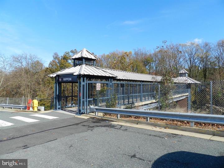 POTOMAC POINTE CONDOMINI - Residential Lease