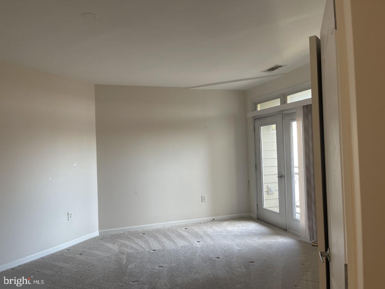 POTOMAC POINTE CONDOMINI - Residential Lease