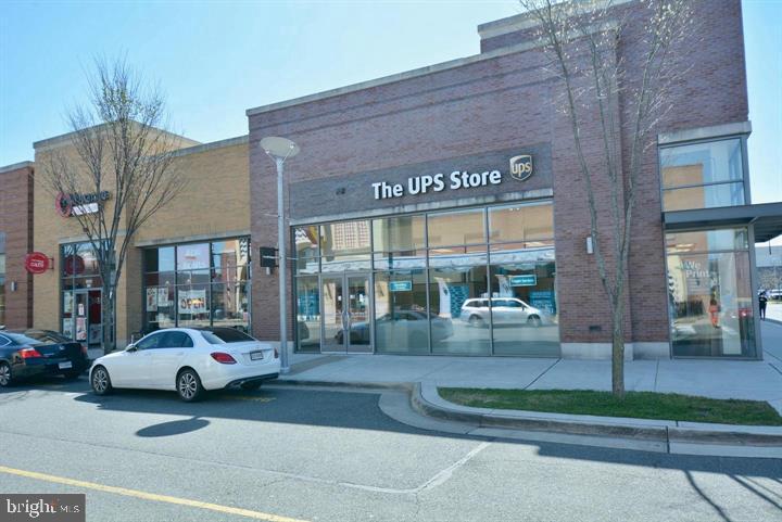 POTOMAC POINTE CONDOMINI - Residential Lease