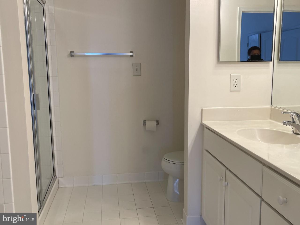 POTOMAC POINTE CONDOMINI - Residential Lease