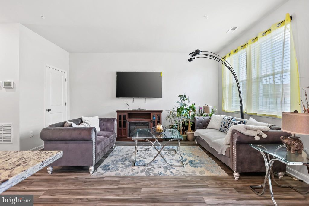 Photo of 320 Locust Run Drive, YORK, PA 17404 (MLS # PAYK2097040)