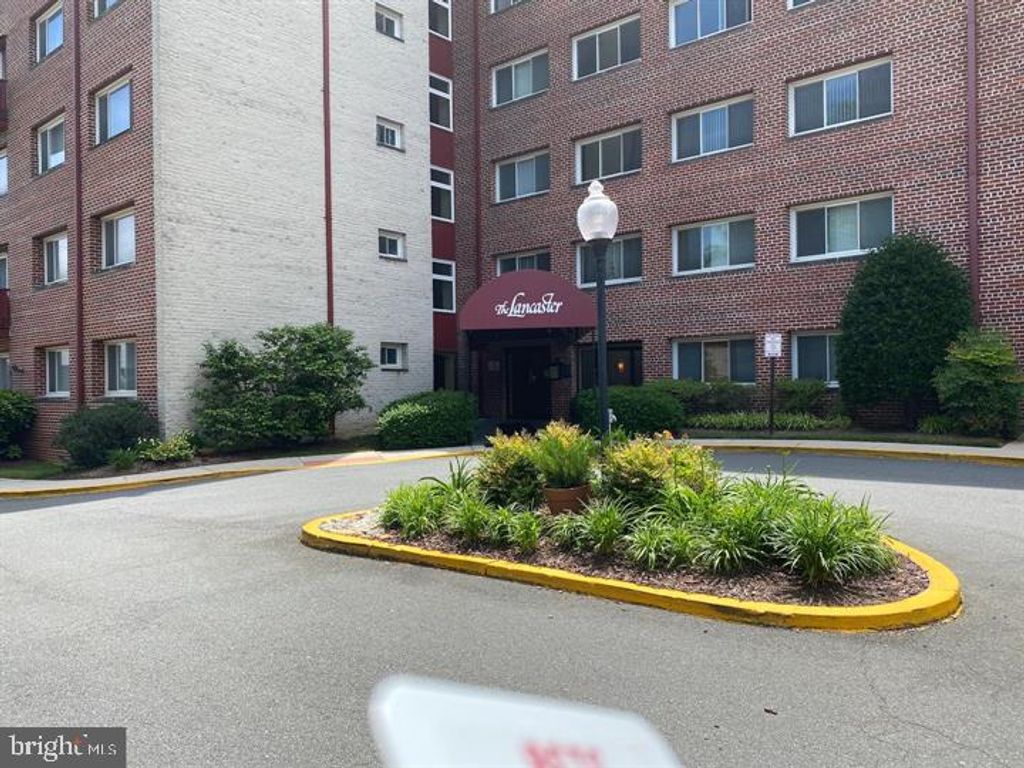 Photo of 1830 Columbia Pike #601, ARLINGTON, VA 22204 (MLS # VAAR2063346)