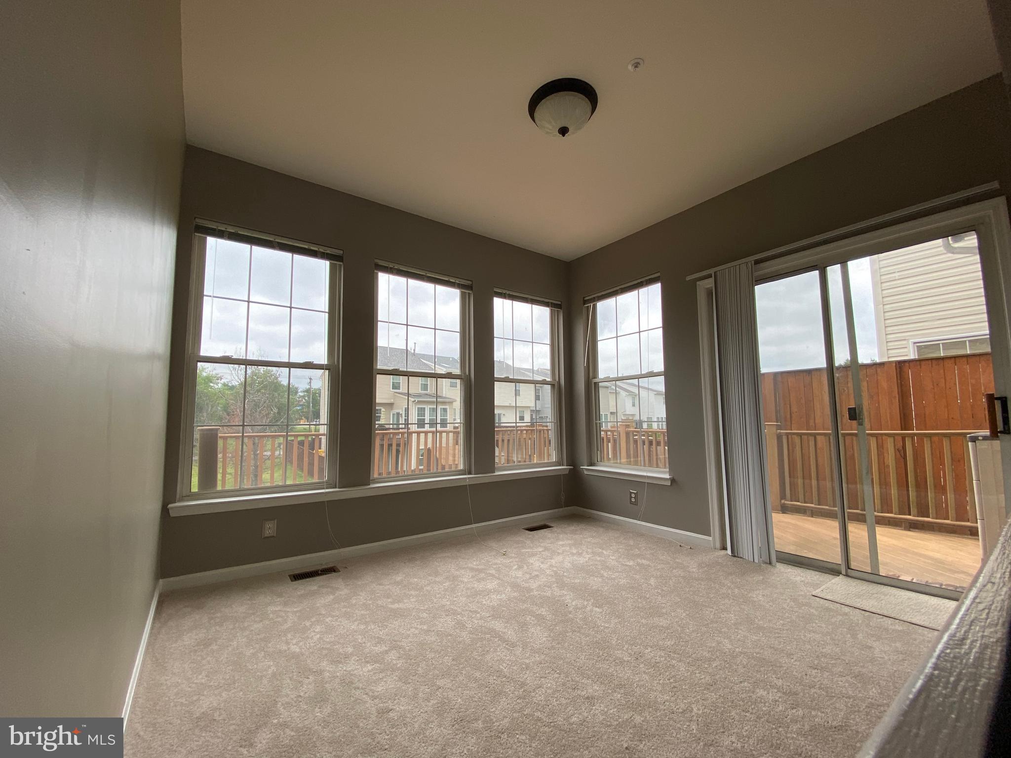 RIDGE COMMONS - Residential