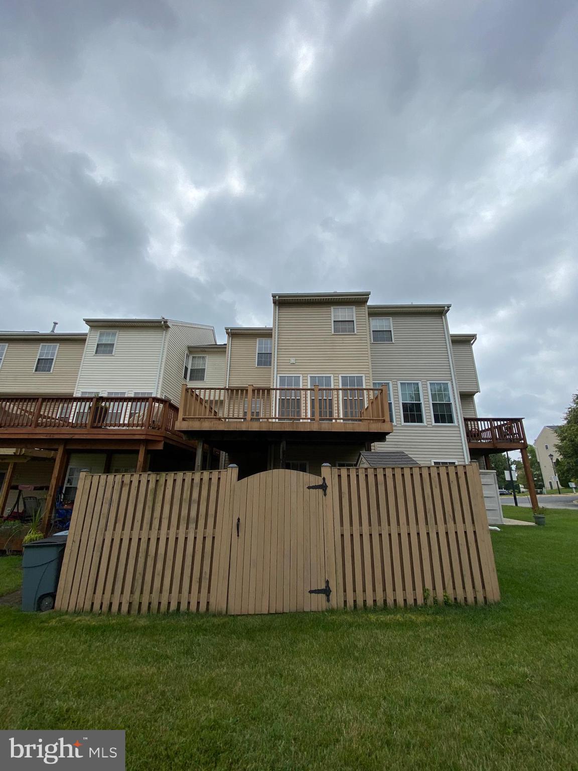 RIDGE COMMONS - Residential