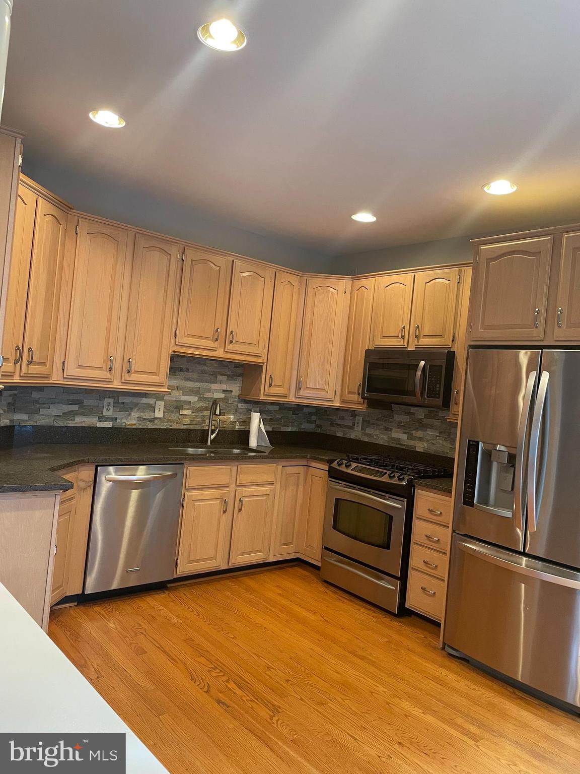 COURTHOUSE WOODS - Residential Lease