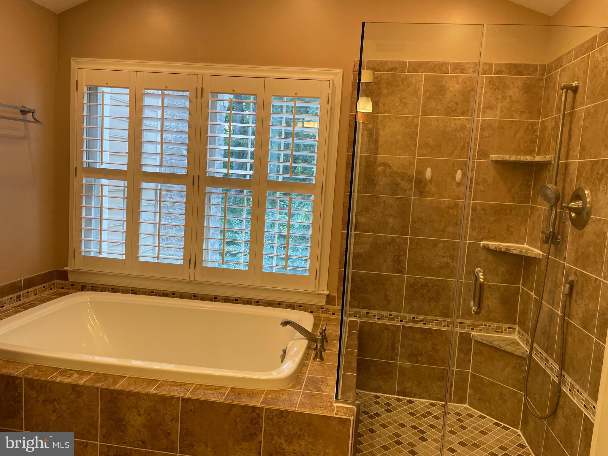 COURTHOUSE WOODS - Residential Lease