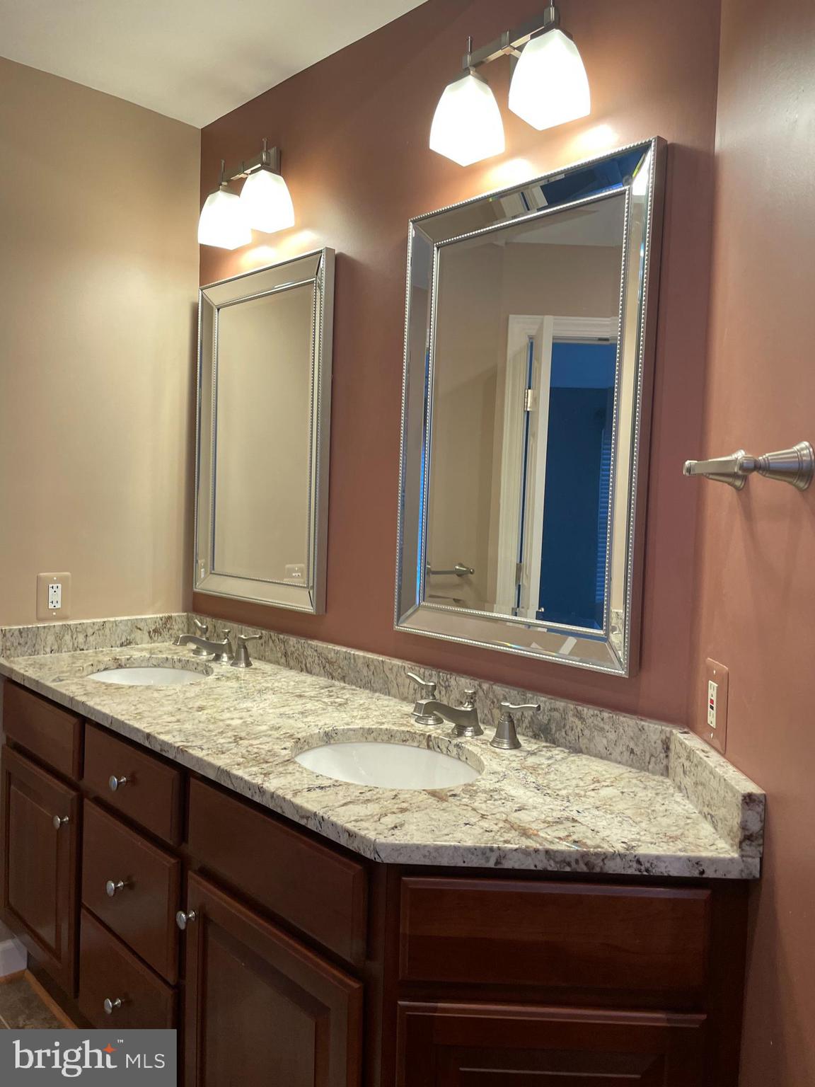 COURTHOUSE WOODS - Residential Lease