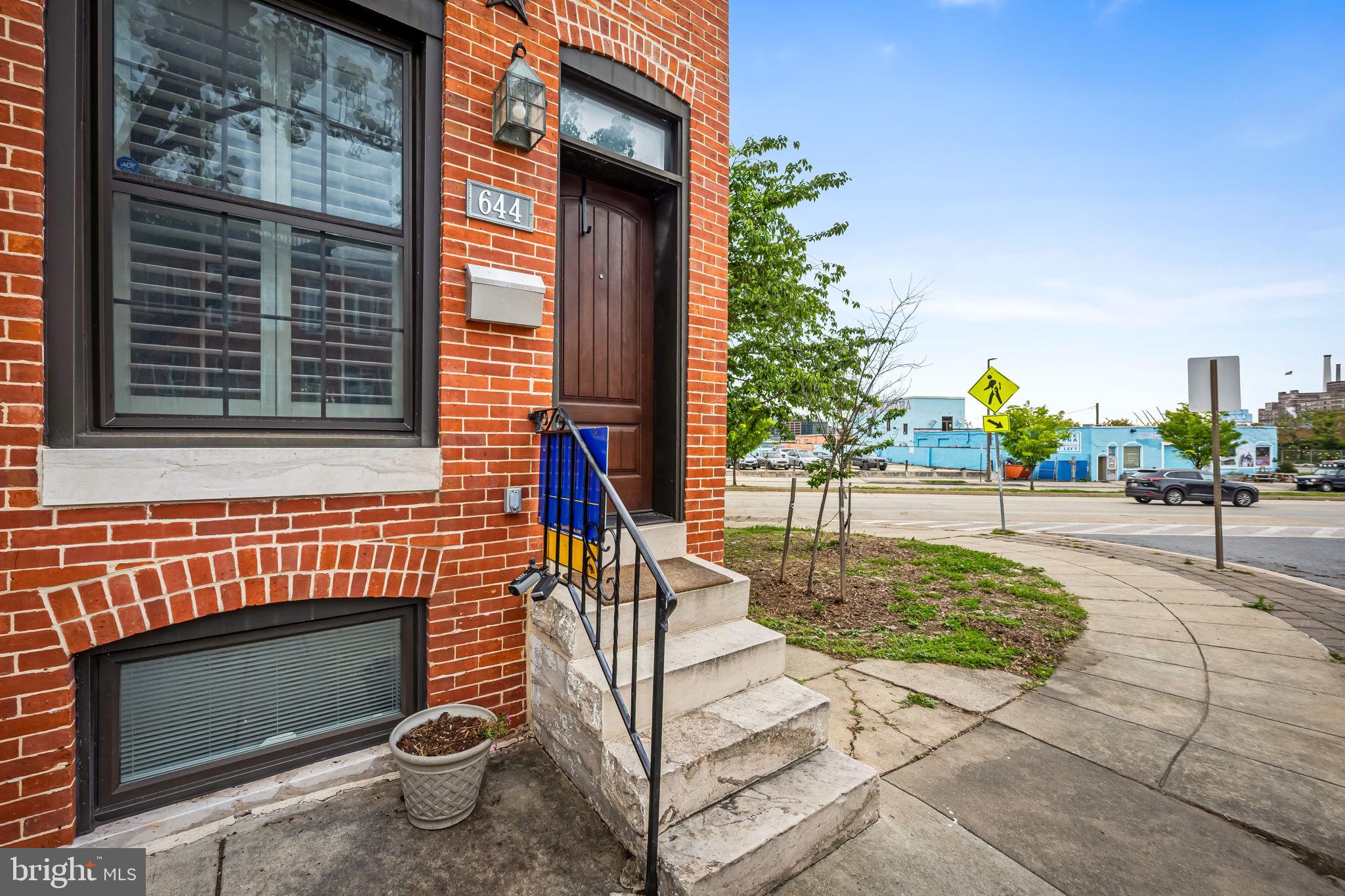 644 E CLEMENT STREET