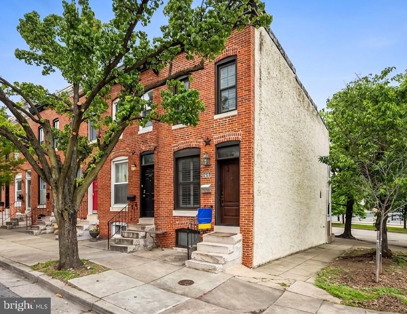 644 E CLEMENT STREET