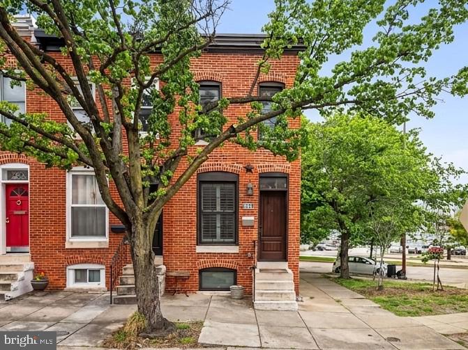 644 E CLEMENT STREET