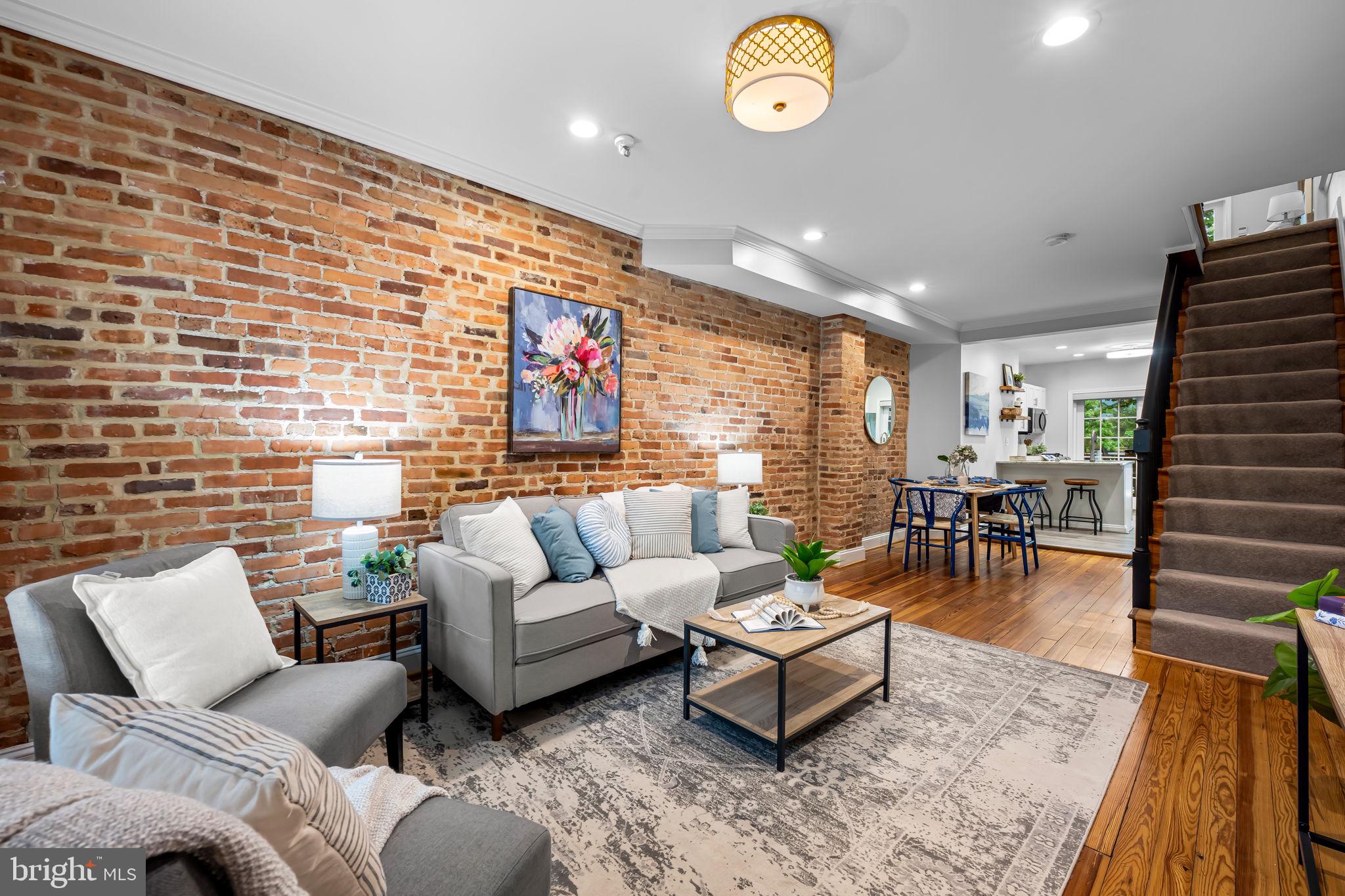 644 E CLEMENT STREET