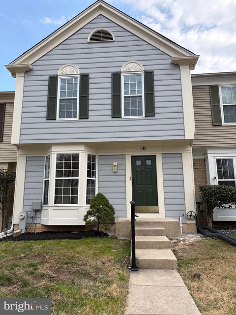 Photo of 10 Windbluff Court, OWINGS MILLS, MD 21117 (MLS # MDBC2158056)