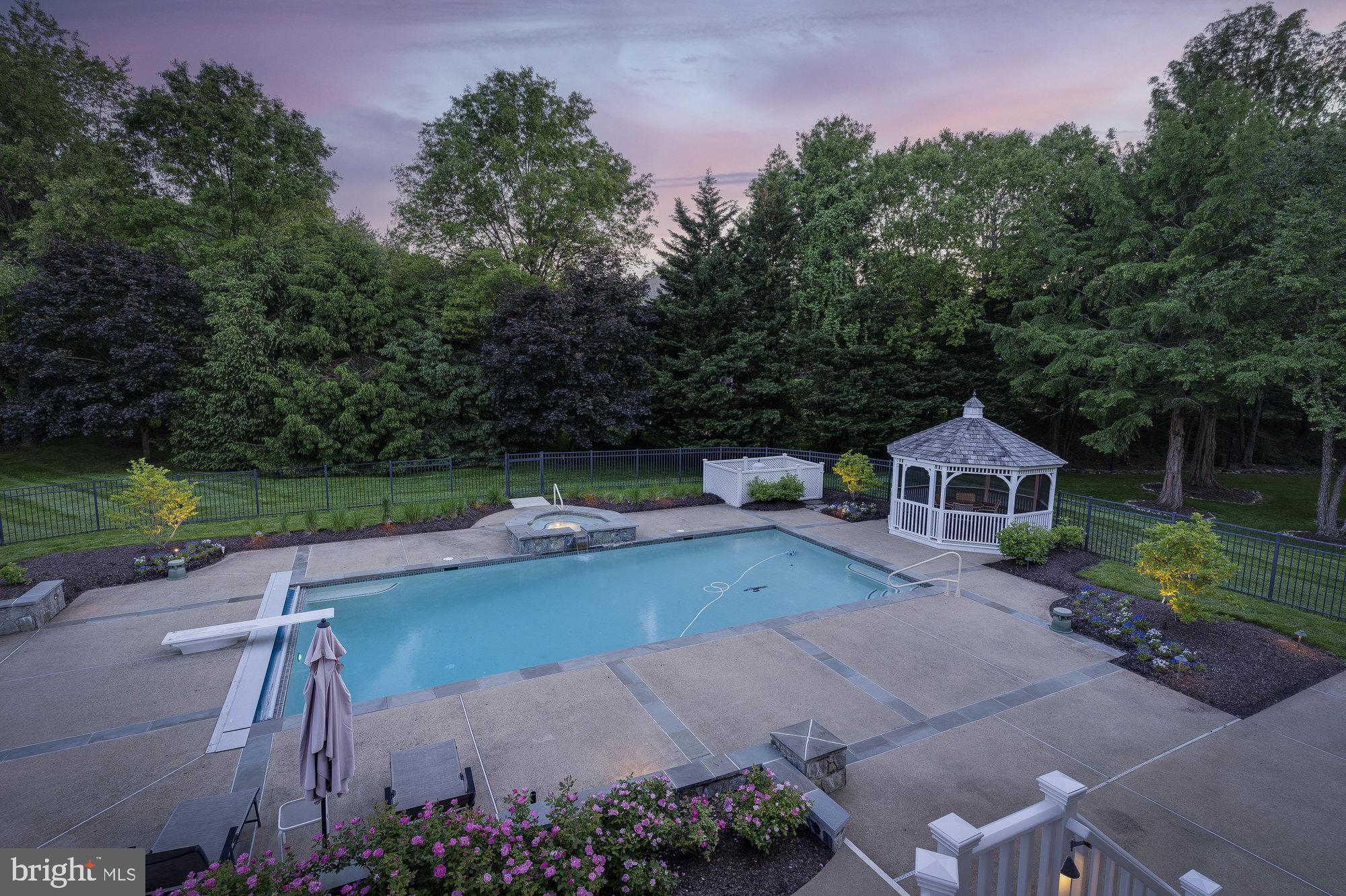 HUNTING HILLS - Residential