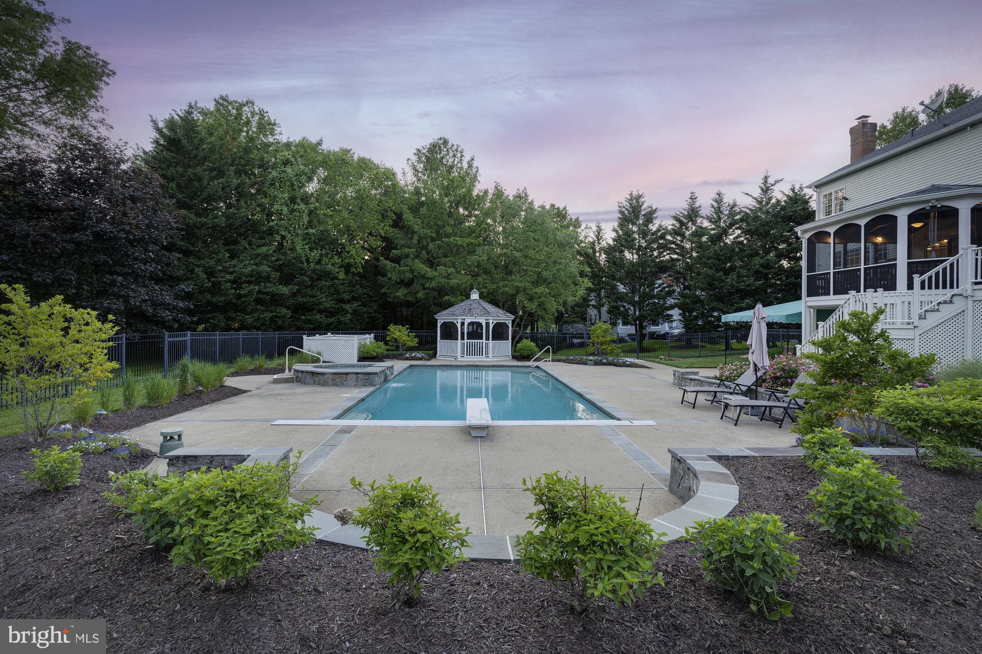 HUNTING HILLS - Residential