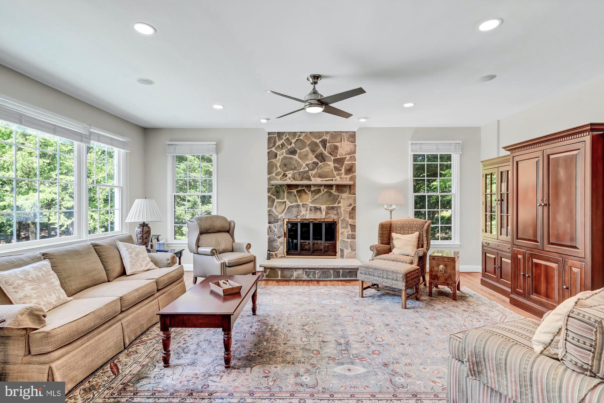 HUNTING HILLS - Residential