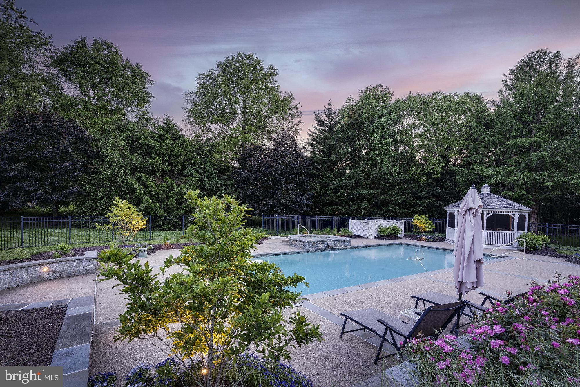 HUNTING HILLS - Residential