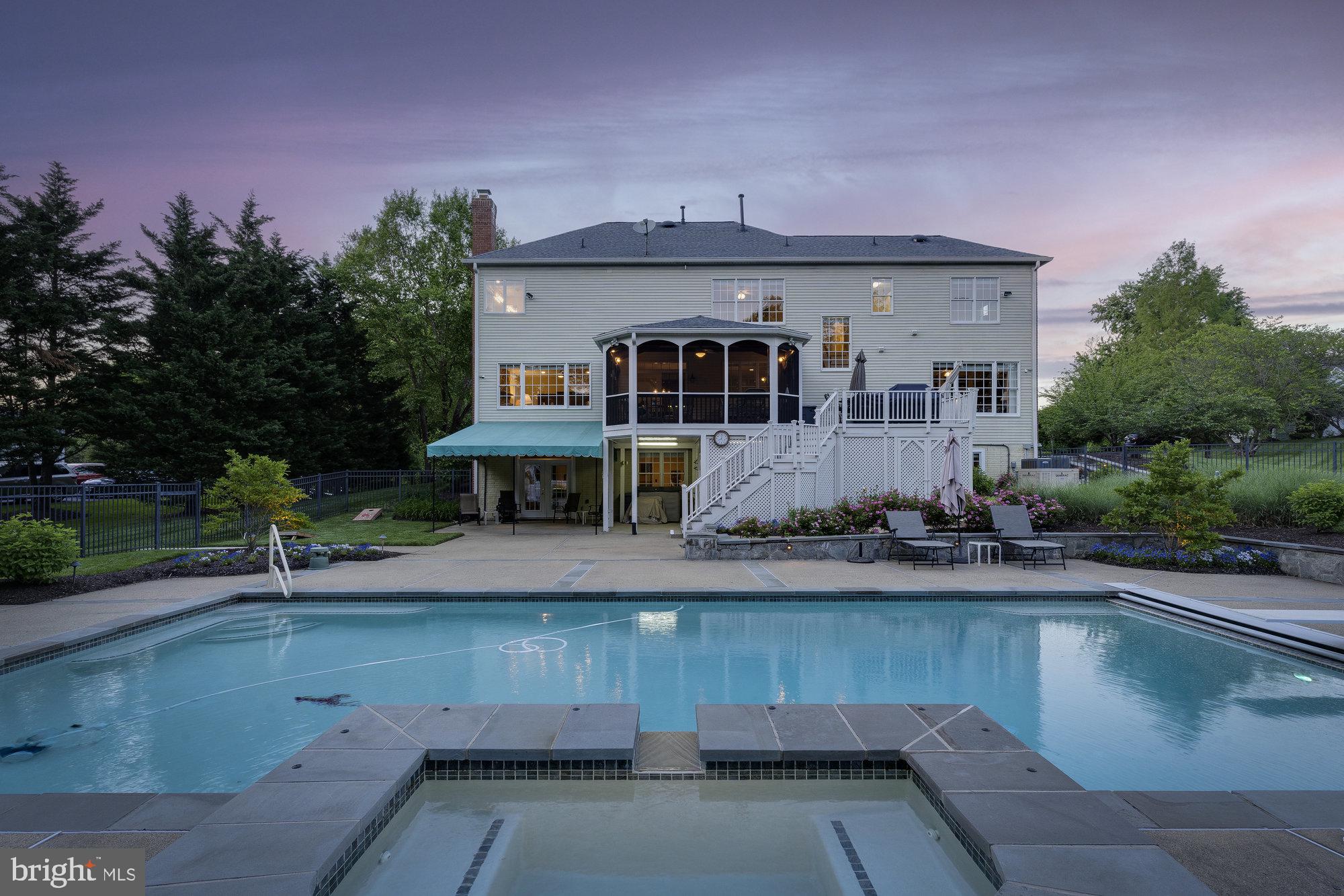 HUNTING HILLS - Residential