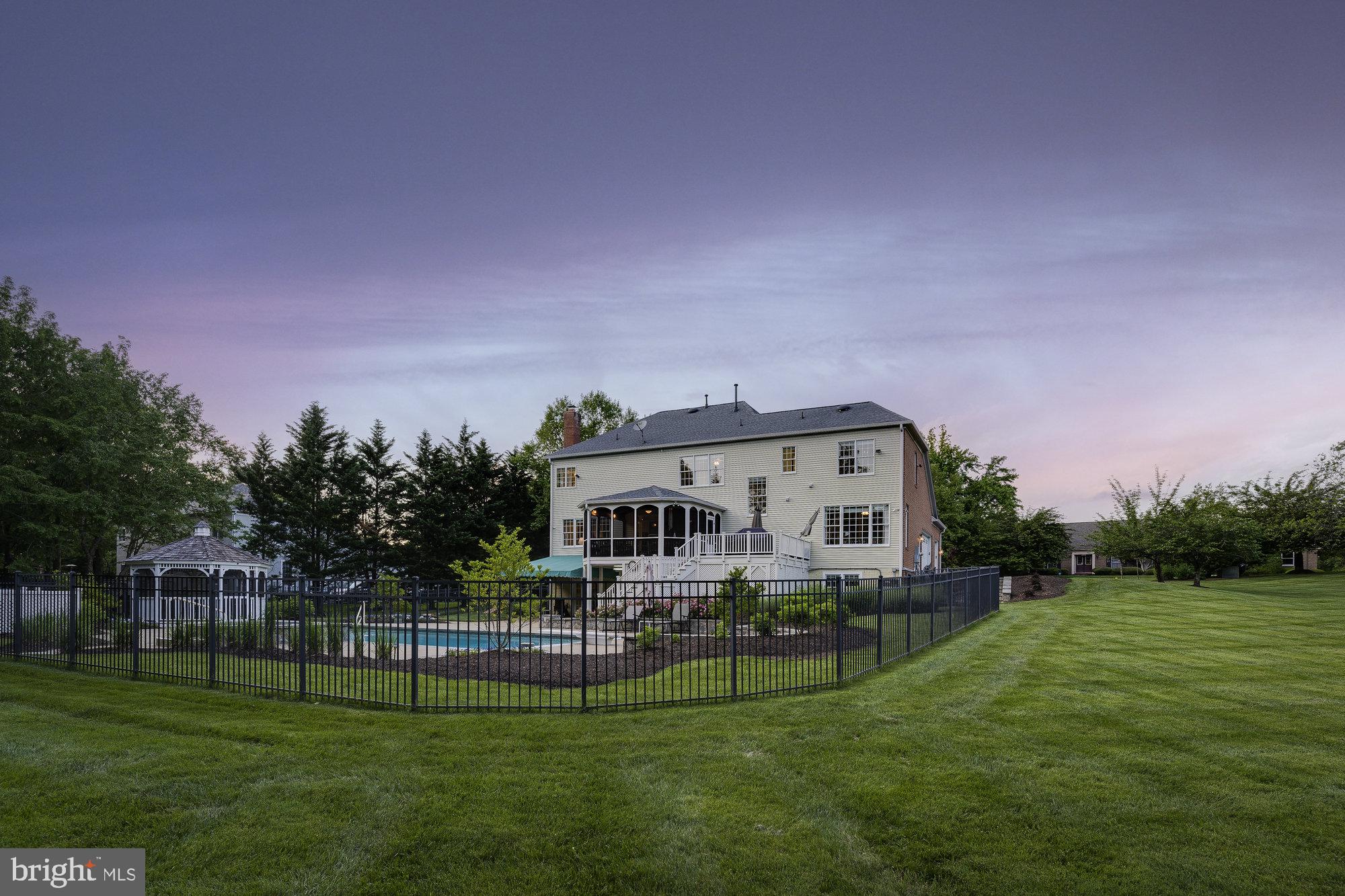 HUNTING HILLS - Residential